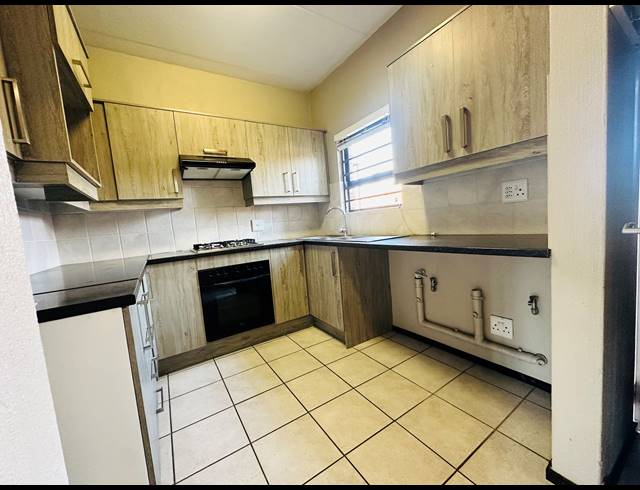 2 BEDROOM APARTMENT FOR SALE IN WILGEHEUWEL